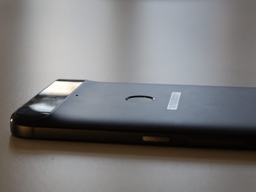 Kamera og fingeraftryklæser på Google Nexus 6P fra Huawei. (foto: recordere.dk)