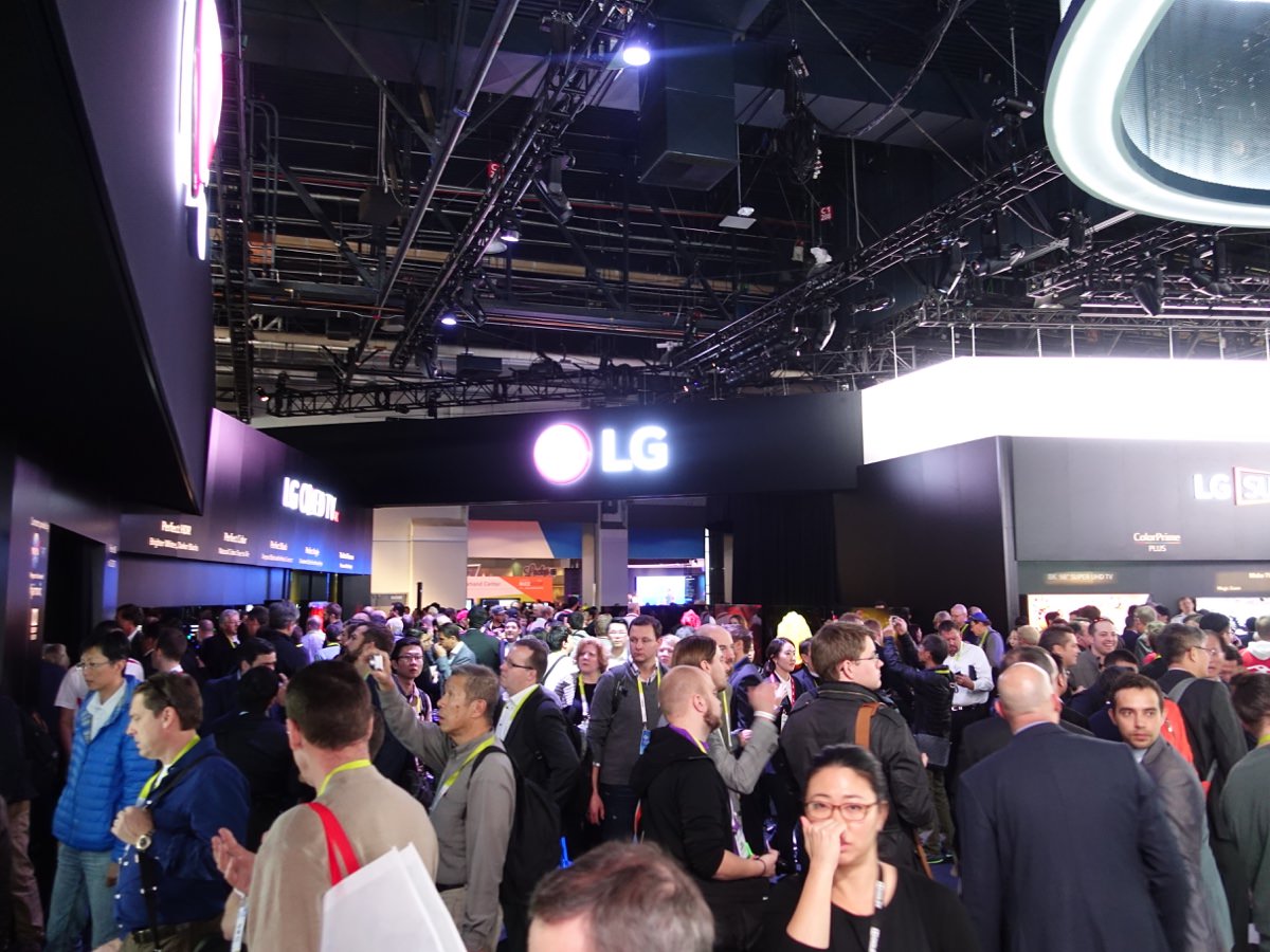 CES_2016_LGBOOTH_27