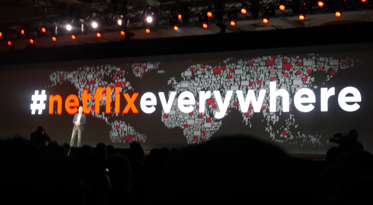 Reed Hastings, Netflix CEO, på scenen ved CES 2016. Foto: recordere.dk
