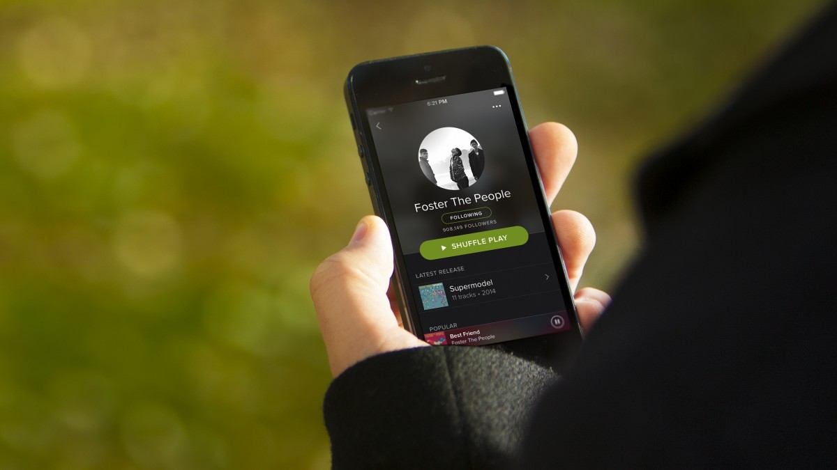 Spotify-iphone-artist-outdoor