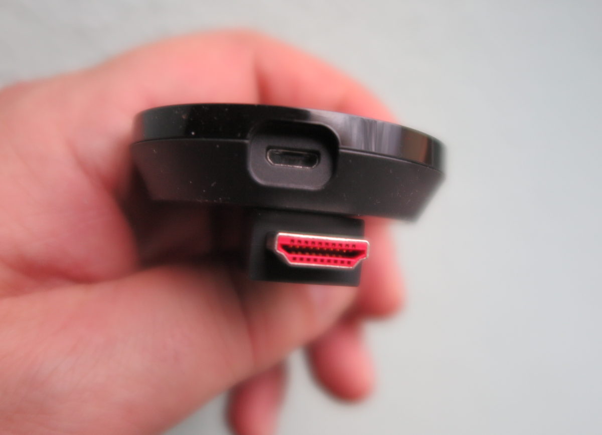 Øverst Micro USB til opladning og nederst HDMI udgang. Foto: recordere.dk