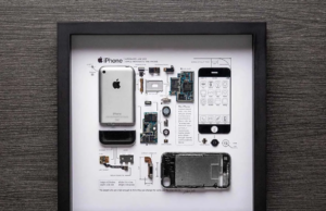 Hæng en iPhone Gen 1 på væggen i adskilt form