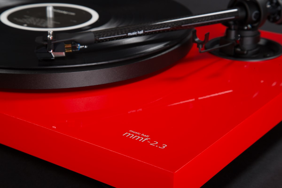music_hall_mmf_2.3le_turntable_red_detail_638hr